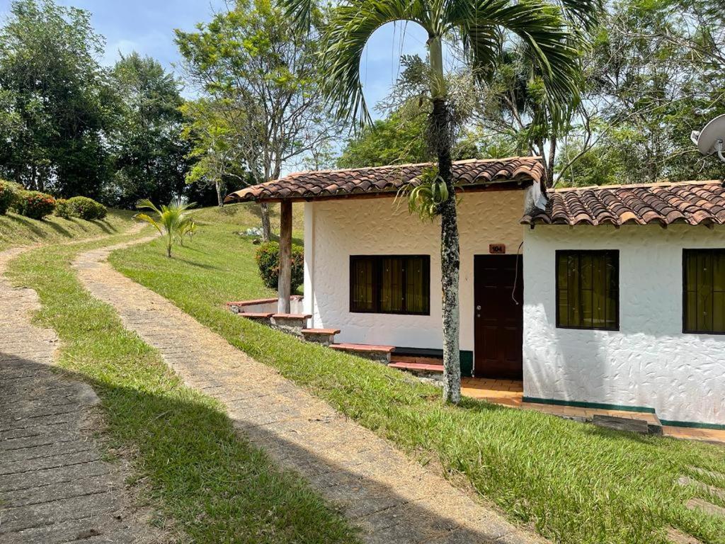 Hotel Candilejas Puerto Berrio Exteriör bild