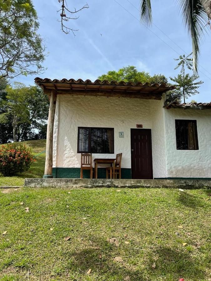 Hotel Candilejas Puerto Berrio Exteriör bild